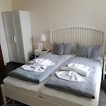 호텔 Regiohotel Quedlinburger Hof - #historischercharme #zentralelage #wellness #freeparking 3*