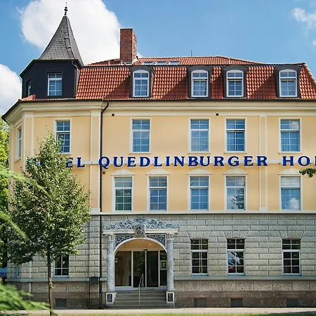 Regiohotel Quedlinburger Hof - #historischercharme #zentralelage #wellness #freeparking Otel 3*