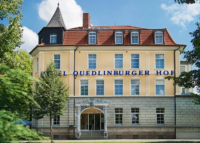 Regiohotel Quedlinburger Hof - #historischercharme #zentralelage #wellness #freeparking 酒店 3*